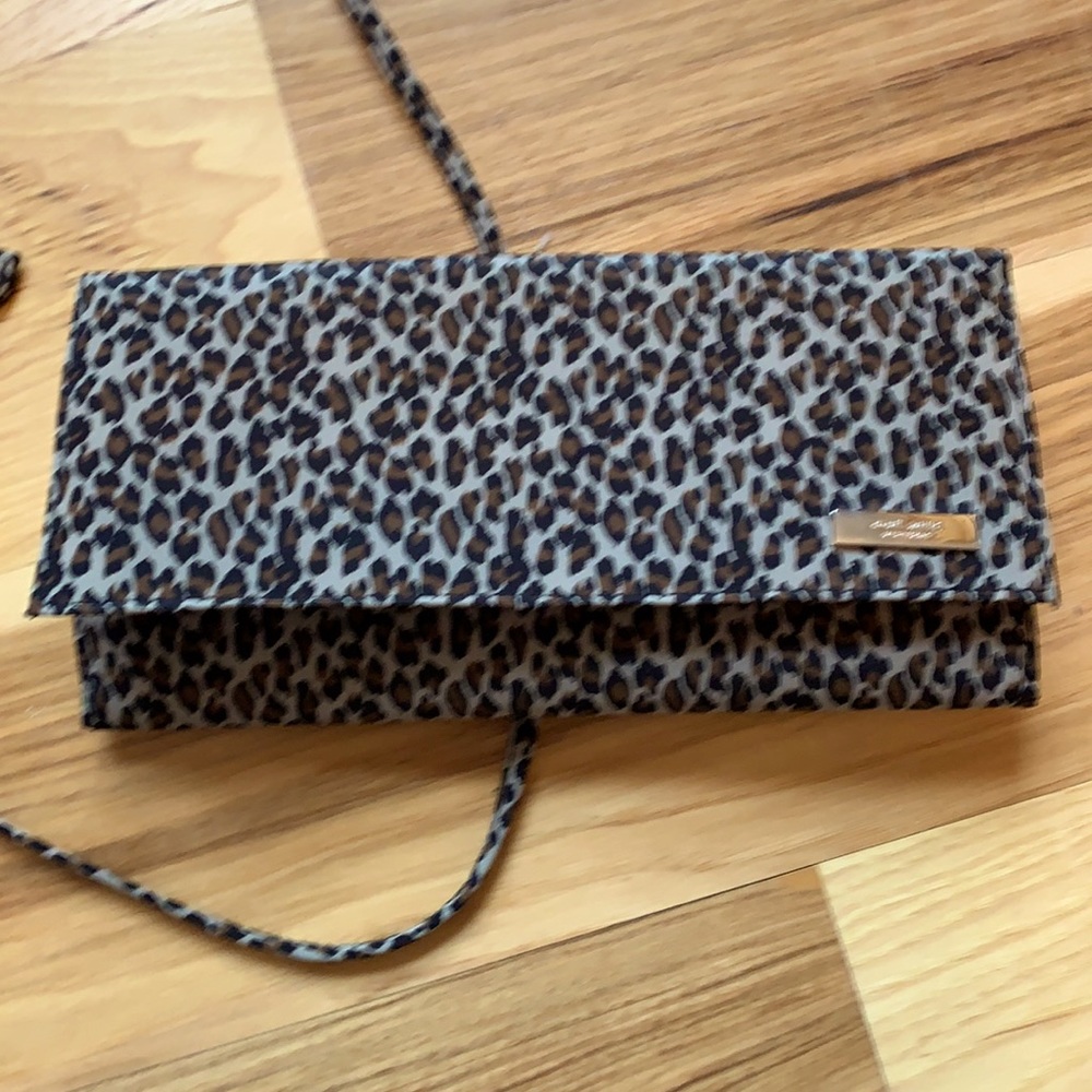 Like new Nine West jewelry travel case Cheetah!